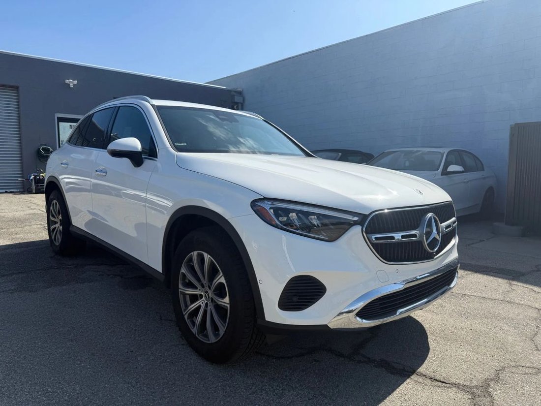 Suv in Azusa, CA, United States 3 - 16550072