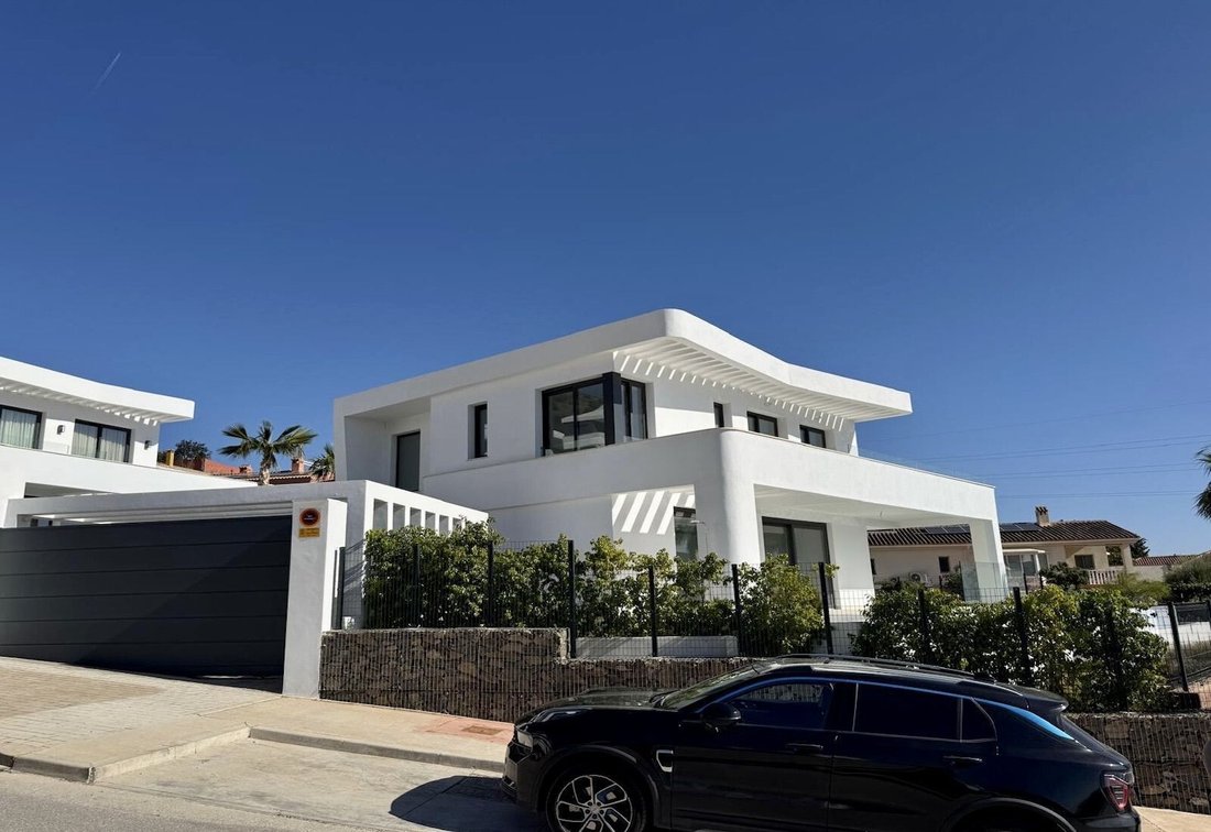 Villa in La Capellania, Benalmadena, Andalusia 2 - 16550953