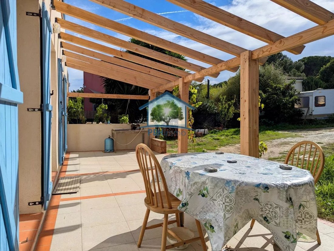 House in Hyeres, Provence-Alpes-Côte d'Azur, France 2 - 16544849