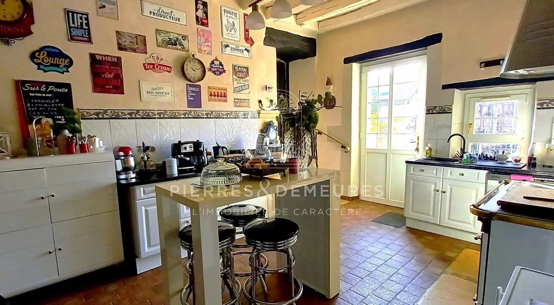 Estate in Saint-Germain-du-Puy, Centre-Val de Loire, France 4 - 16551703