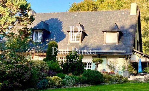 Castle for Sale in Auray, Brittany, France