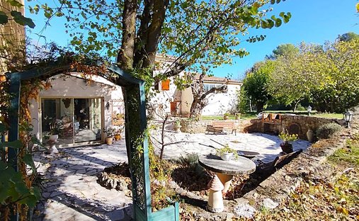 House in Vaugines-Les Faisses-Peyrard, Draguignan, France 1