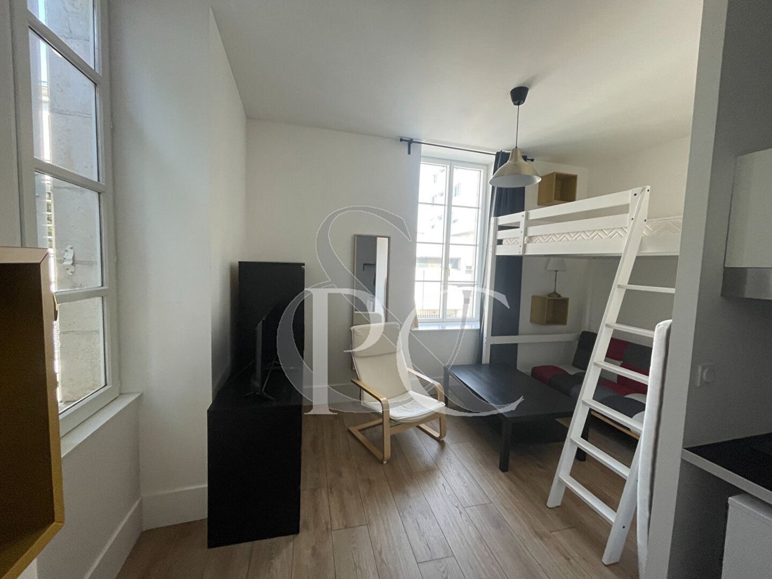 Townhouse in La Roche-sur-Yon, Pays de la Loire, France 1 - 16286489