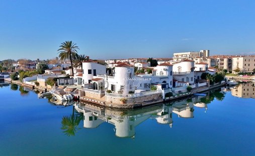 Villa in Empuriabrava, Catalonia, Spain 1