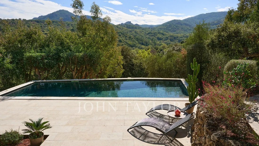 Estate in Les Adrets-de-l'Estérel, Provence-Alpes-Côte d'Azur, France 1 - 16545435