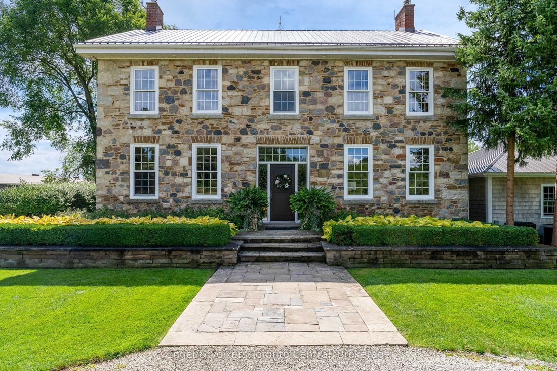 House in Clarksburg, Ontario, Canada 2 - 16547355