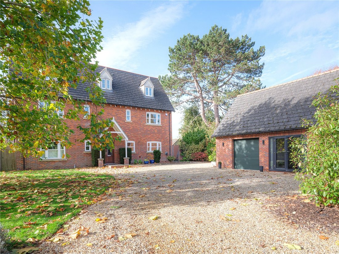 House in Swindon, England 2 - 16546854