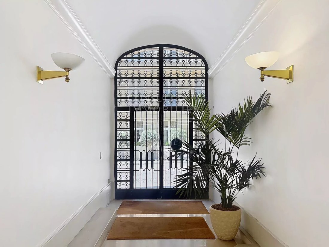 Apartment in Triangle d'Or, Paris 8e Arrondissement, Paris 1 - 16544962