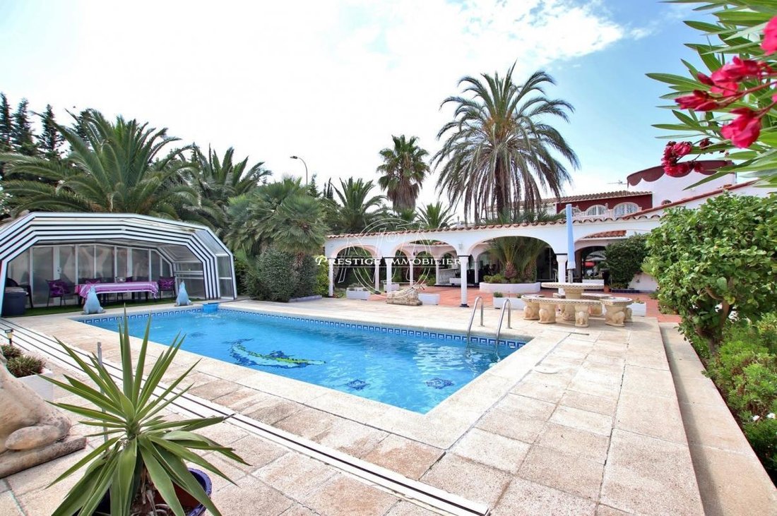 Villa in Empuriabrava, Catalonia, Spain 2 - 16544766