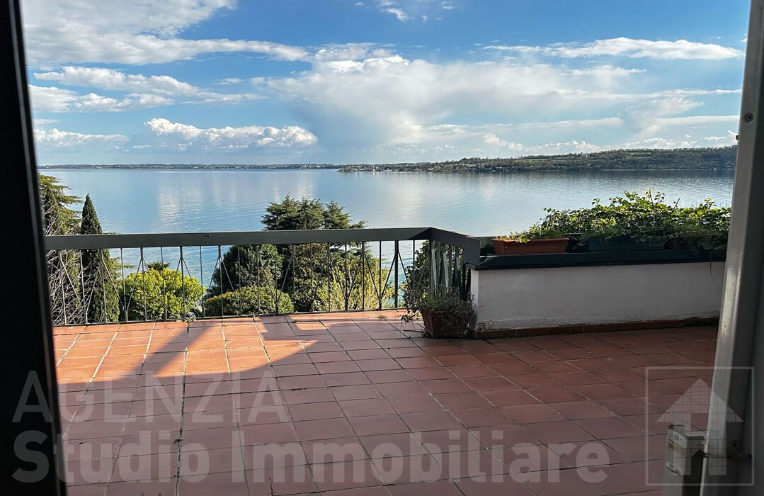 Villa in Padenghe sul Garda, Lombardy, Italy 1 - 16550477