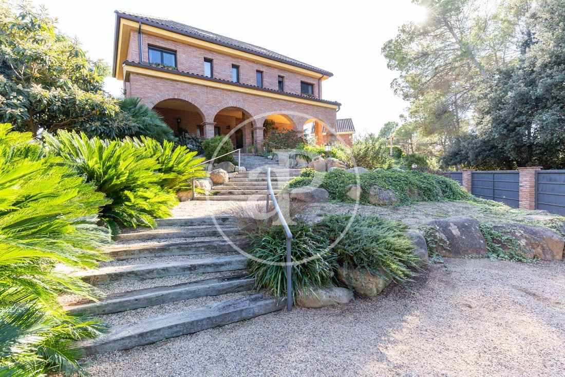 Villa in Sant Cugat del Valles, Catalonia, Spain 1 - 16549281