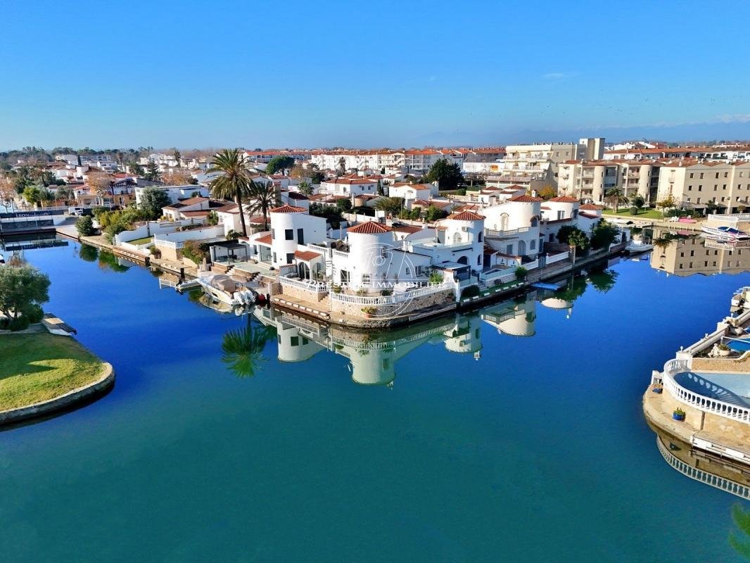 Villa in Empuriabrava, Catalonia, Spain 4 - 16544710