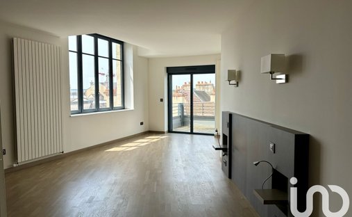 Château 3800 M² Sur Terrain 22ha