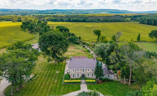 House in Clarksburg, Ontario, Canada 1