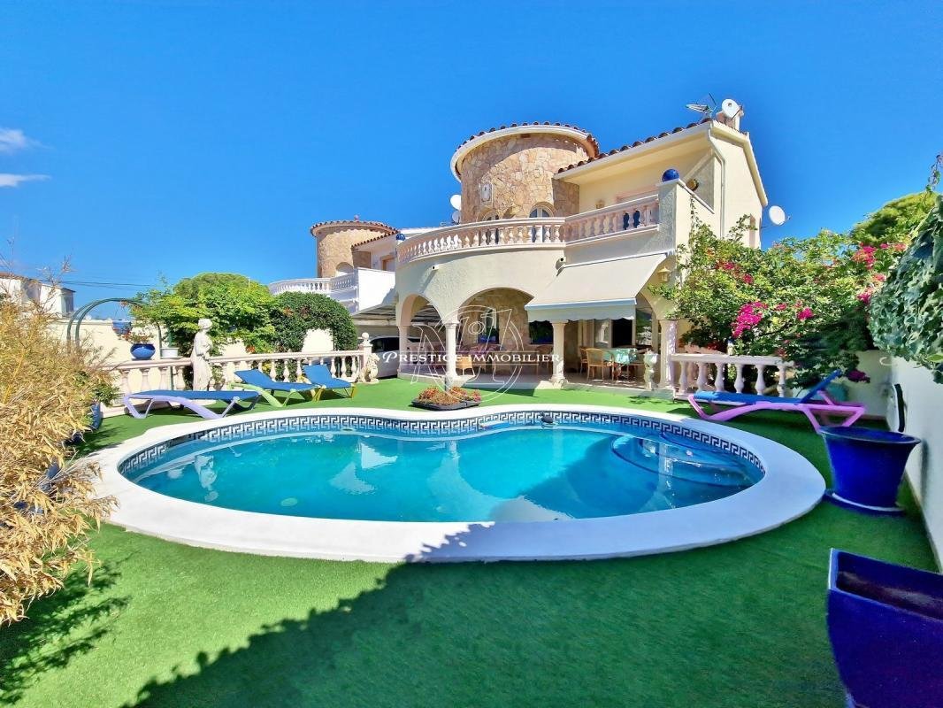 Villa in Empuriabrava, Catalonia, Spain 1 - 16544675