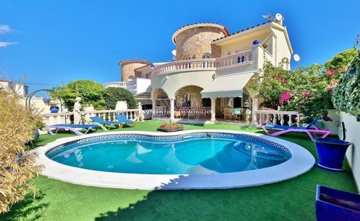 Villa in Empuriabrava, Katalonien, Spanien 1