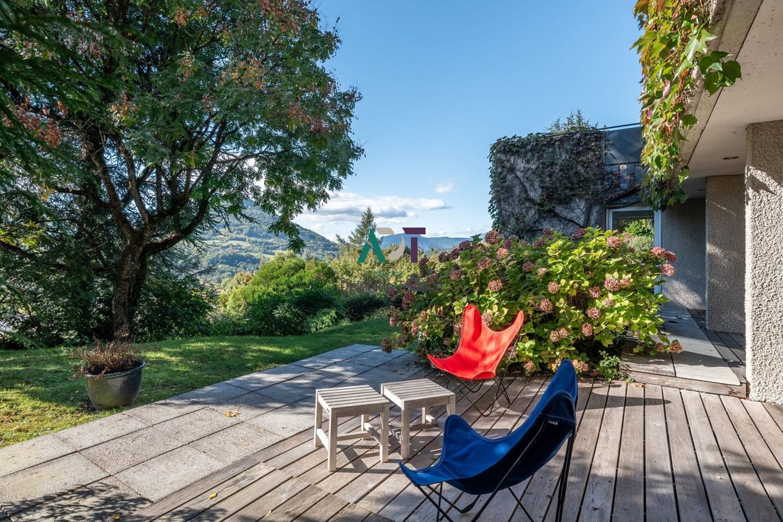 Estate in Saint-Martin-d'Uriage, Auvergne-Rhône-Alpes, France 2 - 16549512