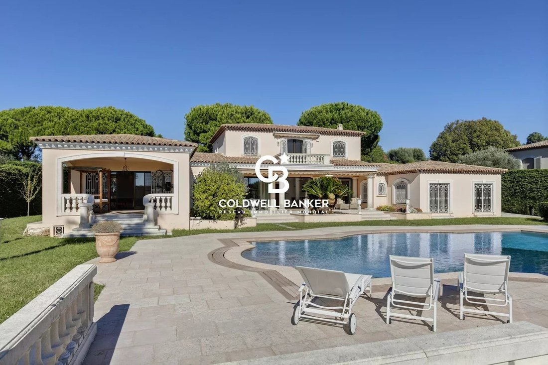 Villa in Antibes, Provence-Alpes-Côte d'Azur, France 1 - 16550512