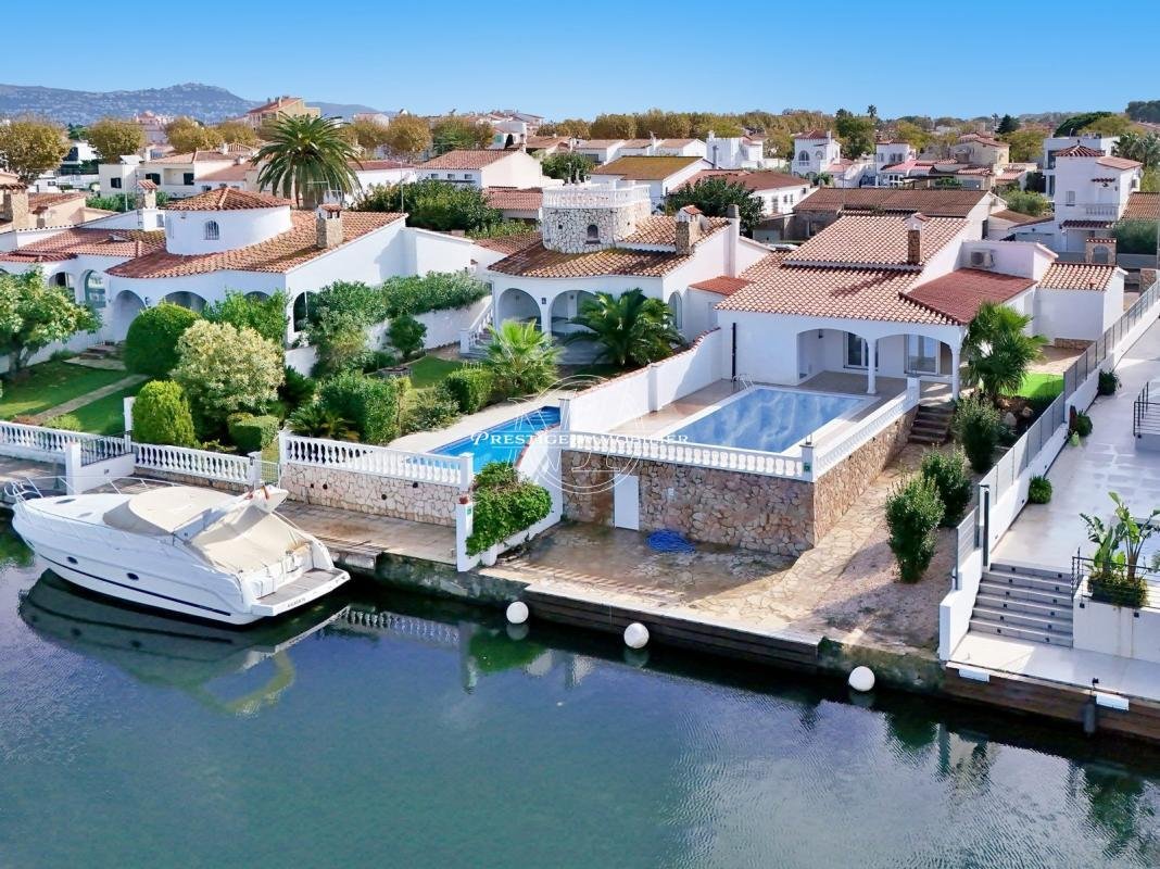 Villa in Empuriabrava, Catalonia, Spain 1 - 16544732