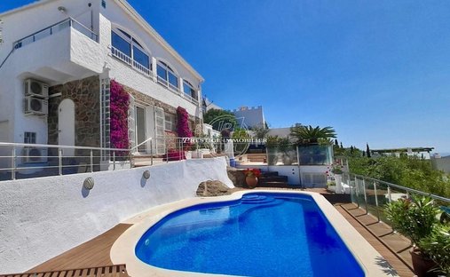 Villa in Roses, Catalonia, Spain 1
