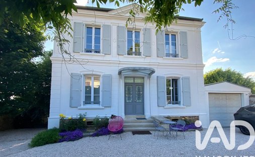 House in Ouest, Saint-Germain-les-Corbeil, France 1