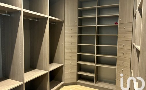 Château 3800 M² Sur Terrain 22ha