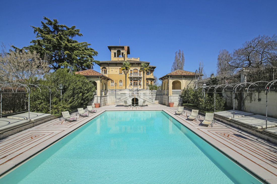 Villa in Lonato del Garda, Lombardy, Italy 2 - 16548833