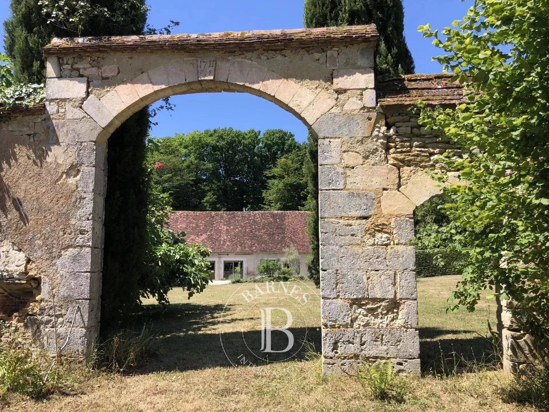 House in Saint-Martin-d'Auxigny, Centre-Val de Loire, France 1 - 16548574