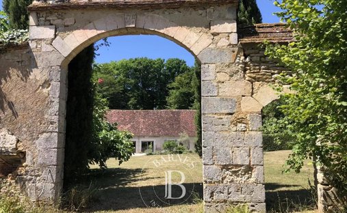 House in Saint-Martin-d'Auxigny, Centre-Val de Loire, France 1