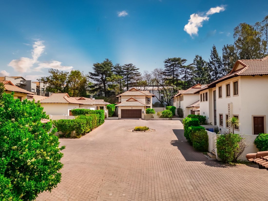 Estate in Sandton, Gauteng, South Africa 2 - 16551599