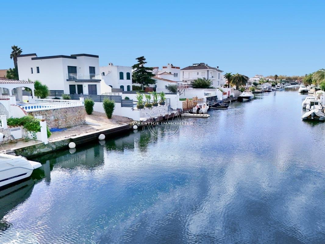 Villa in Empuriabrava, Catalonia, Spain 4 - 16544732