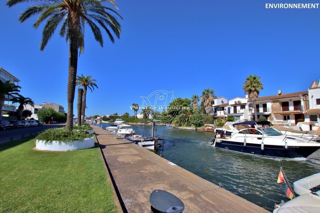 Villa in Empuriabrava, Catalonia, Spain 3 - 16544766