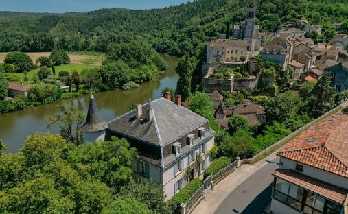 Castle for Sale in Luzech, Occitanie, France