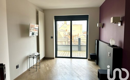 Château 3800 M² Sur Terrain 22ha