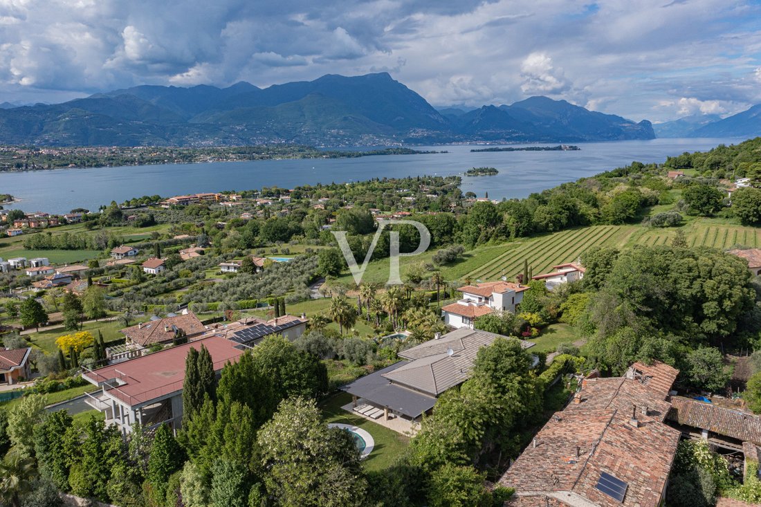 House in Manerba del Garda, Lombardy, Italy 4 - 16547333