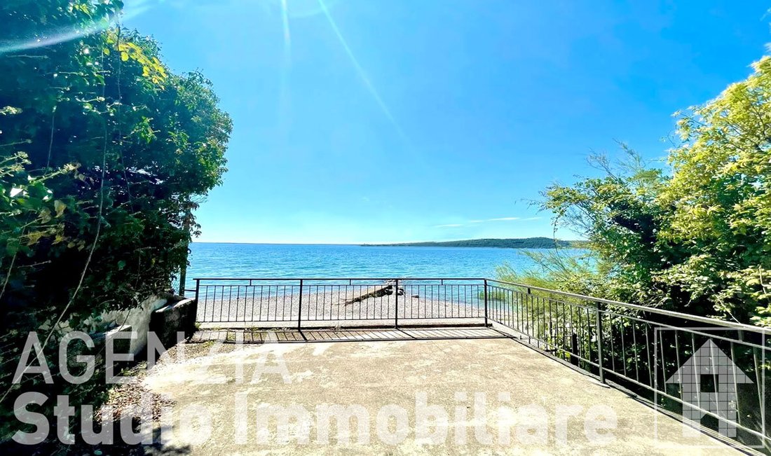 Villa in Padenghe sul Garda, Lombardy, Italy 1 - 16550482
