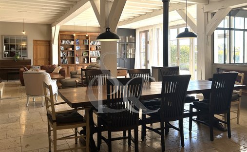 19th C. Chateau In The Vendée Suitable For Tourist Use