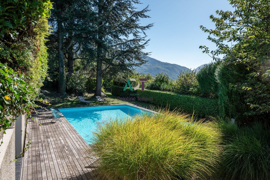 Estate in Saint-Martin-d'Uriage, Auvergne-Rhône-Alpes, France 3 - 16549512