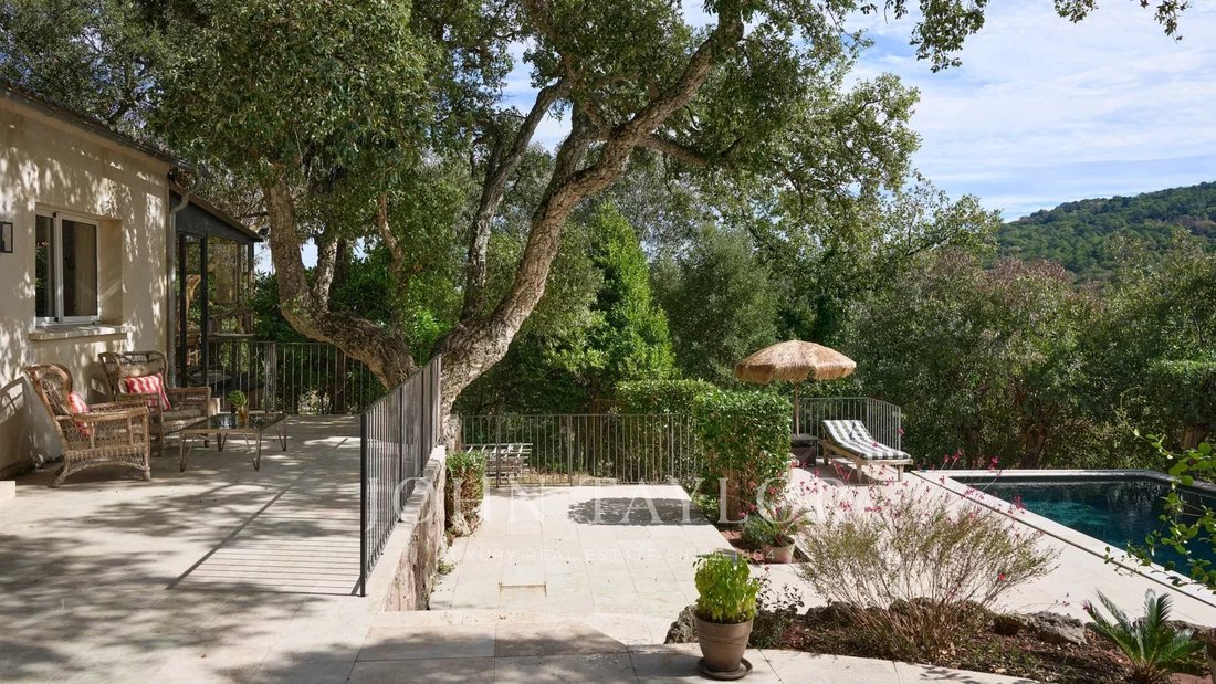 Estate in Les Adrets-de-l'Estérel, Provence-Alpes-Côte d'Azur, France 3 - 16545435