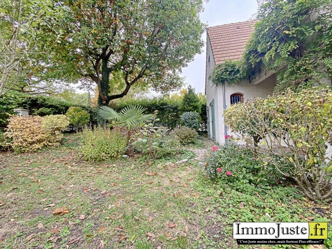 House in Les Essarts-le-Roi, Ile-de-France, France 3 - 16549596