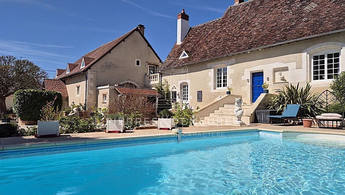 Estate in Saint-Germain-du-Puy, Centre-Val de Loire, France 3 - 16551703