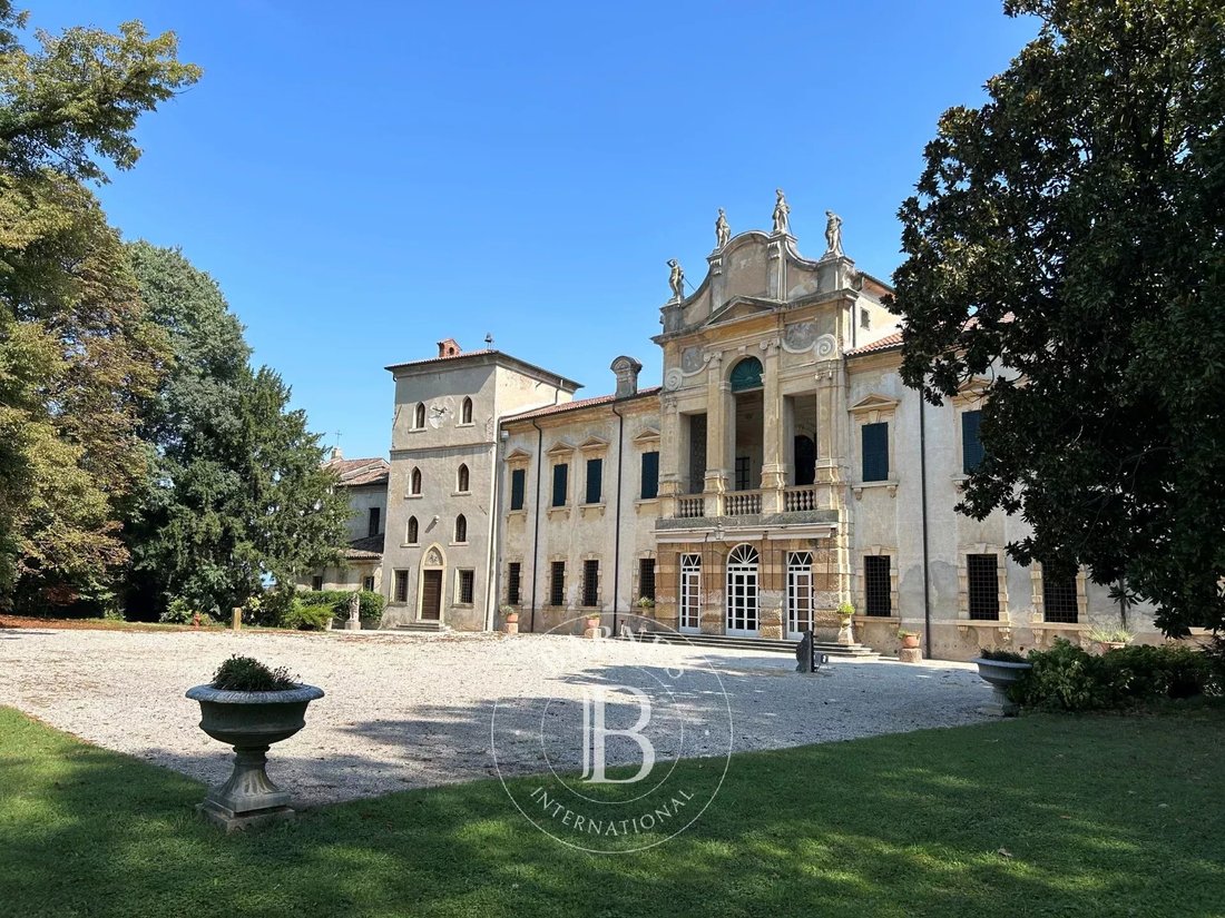 Villa in Zevio, Veneto, Italy 1 - 16545411