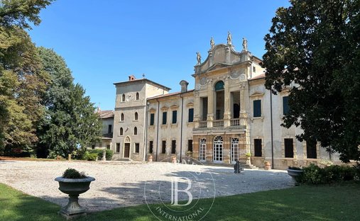 Villa in Zevio, Veneto, Italy 1