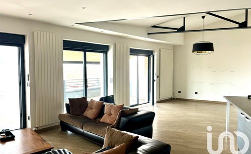 Château 3800 M² Sur Terrain 22ha