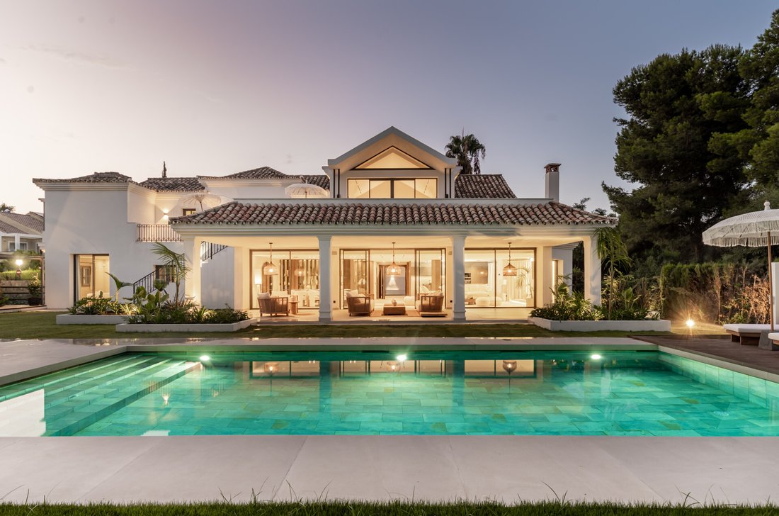 Elegante Villa Solana Cerca De Atalaya Golf Con En Estepona, Andalucía,  España En Venta (16550456)