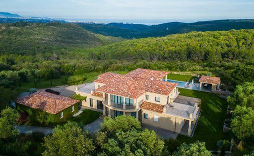 Villa in Sud, Roquefort-les-Pins, France 1