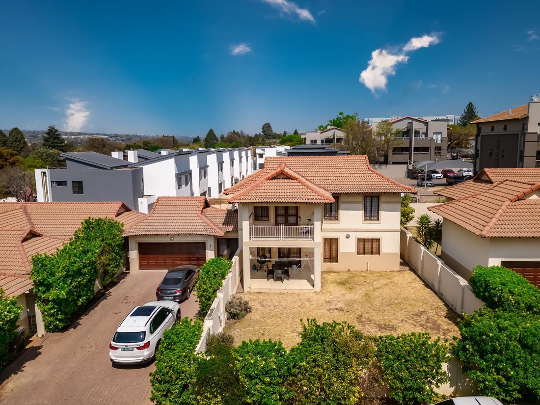 Estate in Sandton, Gauteng, South Africa 5 - 16551599