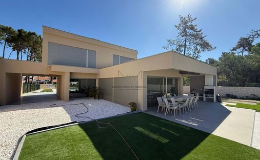Villa in Charneca de Caparica e Sobreda, Setubal, Portugal 1