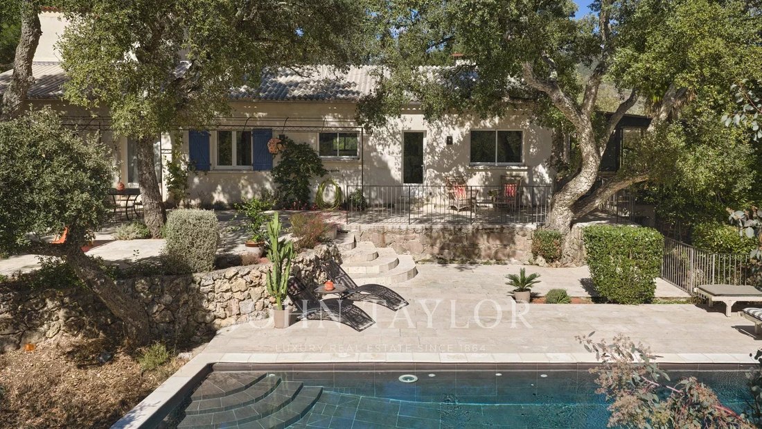 Estate in Les Adrets-de-l'Estérel, Provence-Alpes-Côte d'Azur, France 2 - 16545435