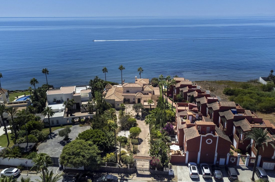 Villa in Elviria-Cabopino, Marbella, Spain 1 - 16548921